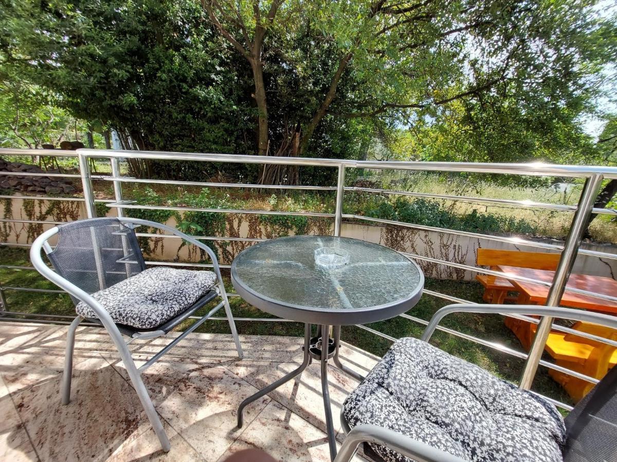 Apartment Davor Malinska Kültér fotó
